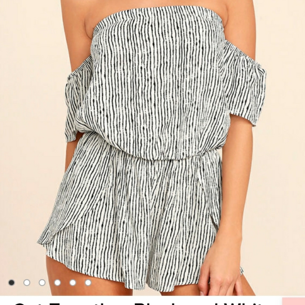 Lulus off-the-shoulder Romper Size S